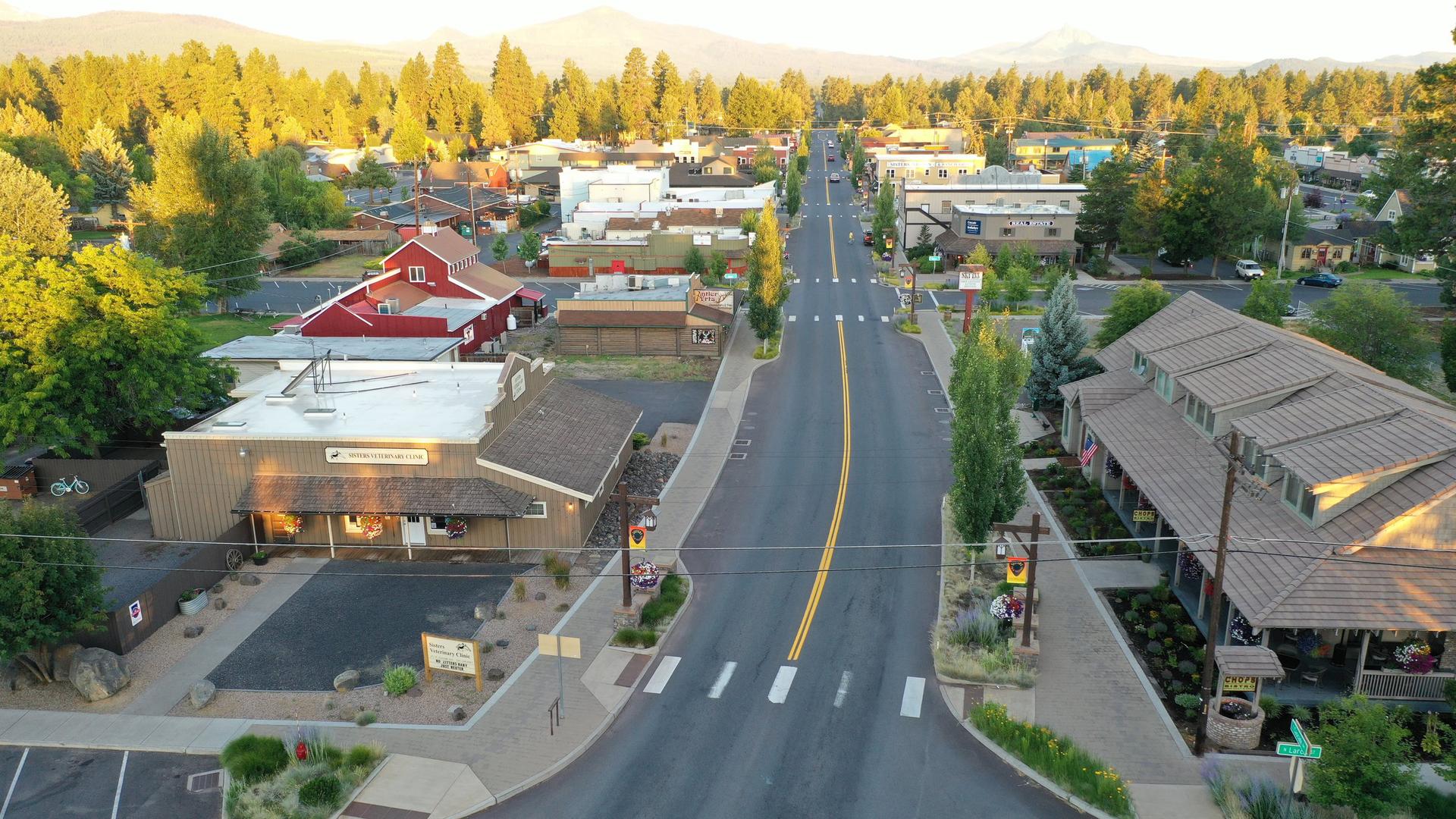 Aerial view of Cascade Avenue in Sisters, Oregon
