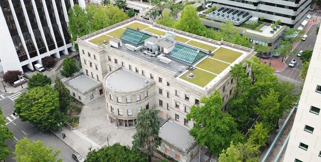 Thumbnail of an aerial view of the green roof on top of Portland City Hall